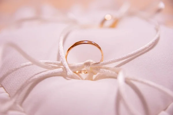 Wedding Ring His White Pillow — Stock Photo, Image