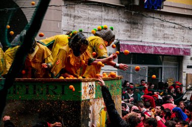 2023 Ivrea famous carnival details, oranges battles and people. 