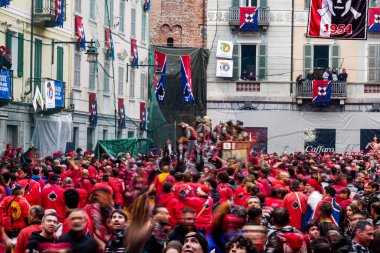 2023 Ivrea famous carnival details, oranges battles and people. 