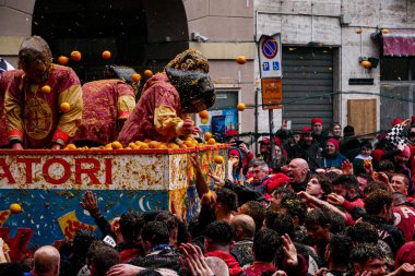 2023 Ivrea famous carnival details, oranges battles and people. 