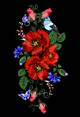 İşlemeli turuncu güller, kelebekler ve diğer kır çiçekleri.