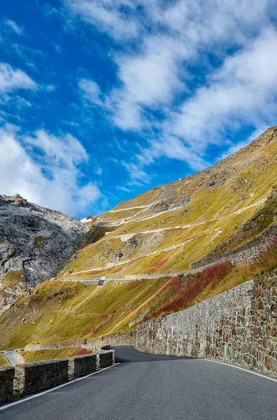 Wąska Włoska Europejska Autostrada Górach Piękne Kamienne Wybicia Bardzo Kręta Obrazek Stockowy