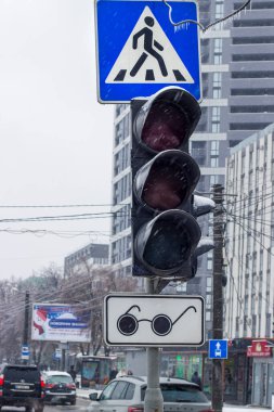 Blackout in Ukraine. Broken traffic light on Chornovola Avenue in Lviv. Blackout due to shelling of critical infrastructure. War in Ukraine. 11.12.2022