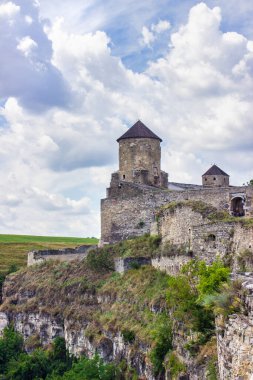 Kamianets-Podilskyi, Ukrayna 'da eski bir ortaçağ kalesi. Litvanya Prensleri Koriatovich Kalesi. 07.29.2023