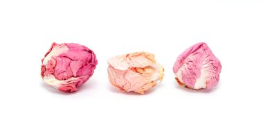 Farklı renkte taze biyo turşu ya da lahana seti ya da koleksiyonu mercan, pembe ve kırmızı. Sıra dışı sebzeler. 