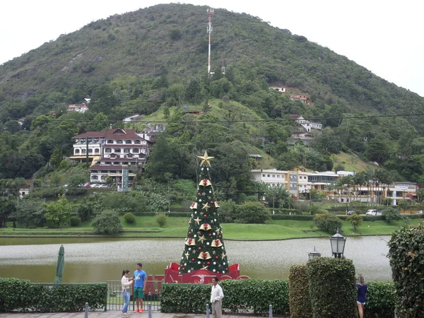 Weihnachtsbaum Schwimmt Einem See Vor Dem Quitandinha Palace Hotel Petropolis — Stockfoto
