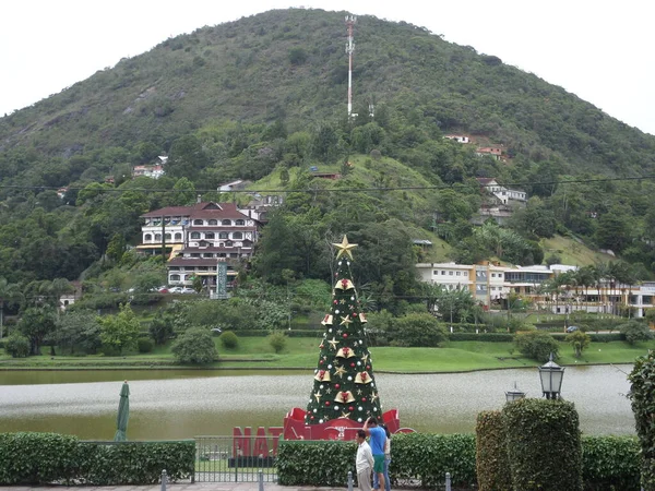 Árbol Navidad Flotando Lago Frente Quitandinha Palace Hotel Petropolis Rio —  Fotos de Stock