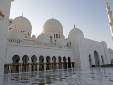 Dünyanın en büyük camii. Abu Dabi. Birleşik Arap Emirlikleri.
