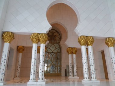 Detaylı olarak dünyanın en büyük camisi. Abu Dabi. Birleşik Arap Emirlikleri.