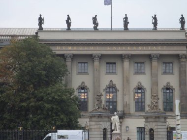 Humboldt Üniversitesi 'nin dış görünüşü. Berlin Almanya.