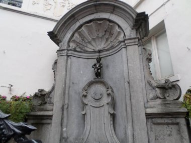 Manneken Pis is a landmark 55.5 cm (21.9 in) bronze fountain sculpture in central Brussels, Belgium