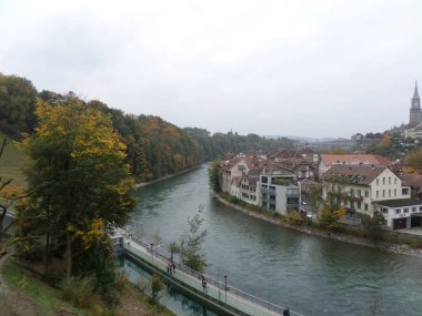 İsviçre, Bern 'den Aare Nehri görünüyor..