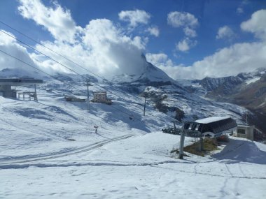 Gornergrat 'tan görüntü. Zermatt, İsviçre.