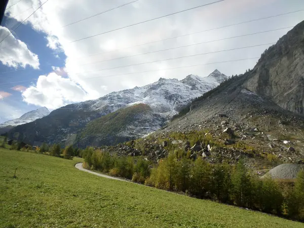Der Weg Zwischen Interlaken Und Zermatt Schweiz — Stockfoto