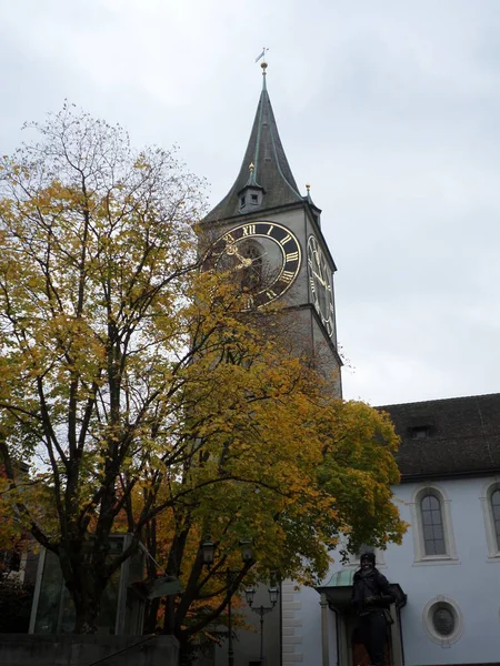 Kilise Lindenhof Yanındadır Avrupa Nın Büyük Kilise Saatine Sahip Olmasıyla — Stok fotoğraf