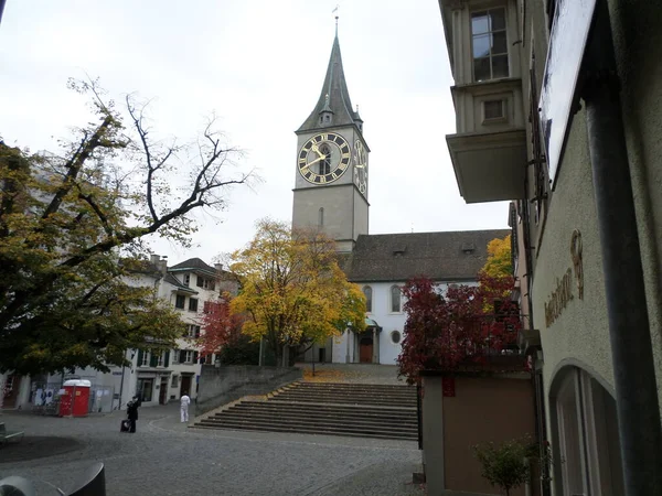 圣彼得教堂 Peter Kirche 这座教堂紧邻林登霍夫 以拥有欧洲最大的教堂时钟而闻名 瑞士苏黎世 — 图库照片