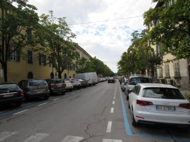 Lucca 'nın ana caddesi. İtalya.