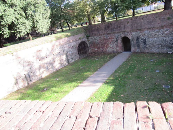 Jeden Przejść Przez Ścianę Lucca — Zdjęcie stockowe
