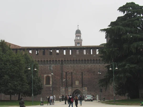 Κάστρο Sforzesco Χτίστηκε Μεταξύ 1360 Και 1370 Σπίτι Της Οικογένειας — Φωτογραφία Αρχείου