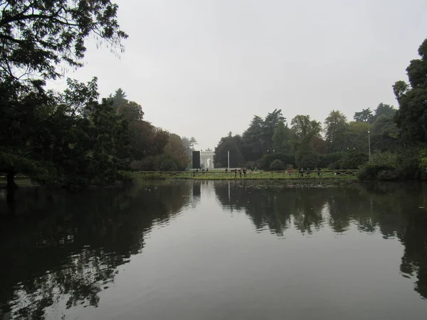 Parque Sempione Fica Atrás Castelo Sforzesco Segundo Maior Parque Cidade — Fotografia de Stock