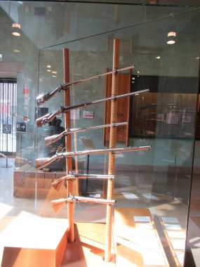 Ortaçağ silahları ve zırhı İtalya 'nın Milano kentindeki Sforzesco Kalesi Müzesinde sergileniyor..