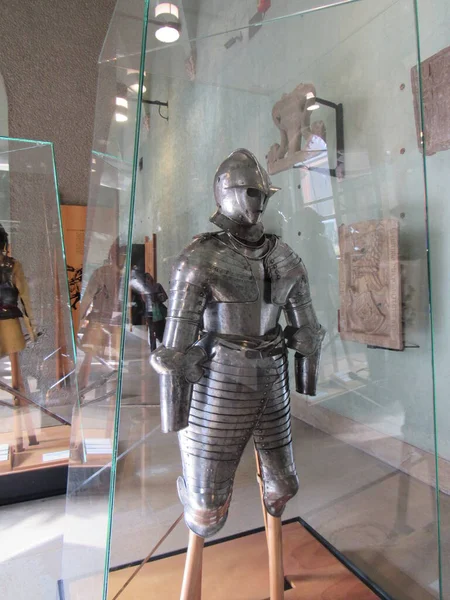 Ortaçağ Silahları Zırhı Talya Nın Milano Kentindeki Sforzesco Kalesi Müzesinde — Stok fotoğraf