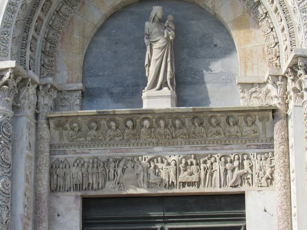 Facade Cathedral Santa Maria Assunta — стокове фото