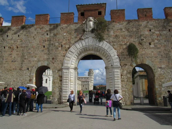 Ворота Площу Дуомо Піза Італія — стокове фото