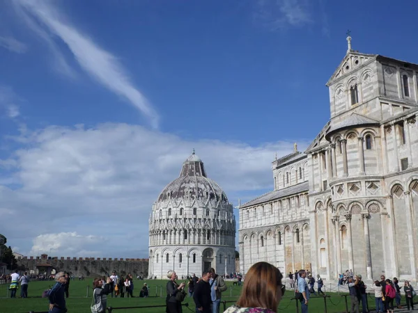 Mucizeler Meydanı Olarak Bilinen Duomo Meydanı Yüzyıllar Arasında Inşa Edilmiş — Stok fotoğraf