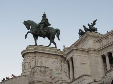 Roma şehrinin merkezindeki Vittorio Emanuelle Ulusal Anıtı. İtalya.