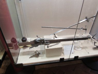 San Angelo Kalesi 'nin içindeki silah müzesi. Roma, İtalya.