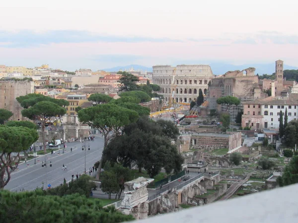Coliseo Visto Desde Alto Del Monumento Nacional Vittorio Emanuelle Roma — Foto de Stock
