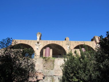 Roma Forumu, Antik Roma 'nın tüm ticaret merkezlerinin toplandığı ve vatandaşların iş, politika, hukuk, ekonomi ve din hakkında konuşmak için toplandığı yerdi. Roma, İtalya.