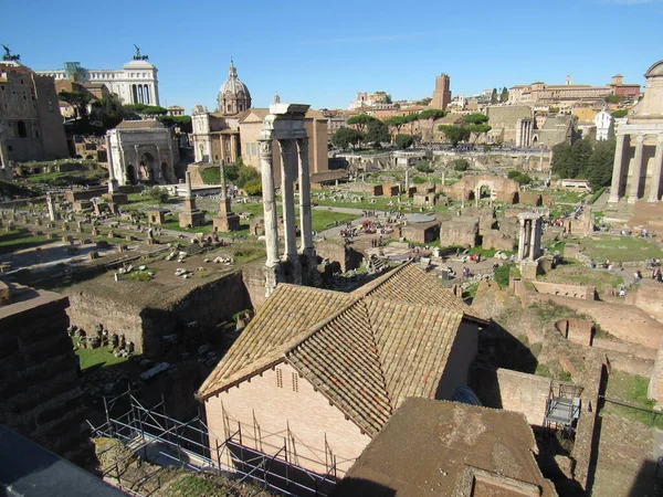 古代ローマのすべての商業の中心地が集中していた場所であり 市民がビジネス 宗教について話し合うために集まったローマフォーラム ローマ イタリア — ストック写真