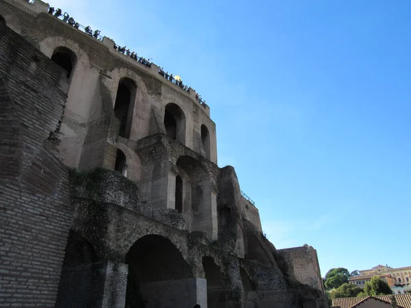 古代ローマのすべての商業の中心地が集中していた場所であり 市民がビジネス 宗教について話し合うために集まったローマフォーラム ローマ イタリア — ストック写真