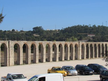 Obidos 'un duvarlarının tepesinden bak. Portekiz.