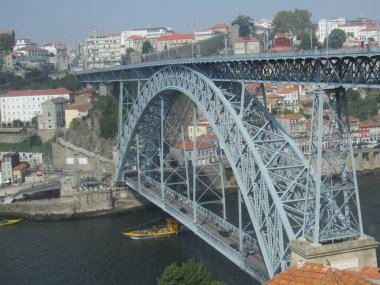 Porto 'daki teleferiğin görüntüsü. Portekiz.