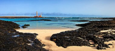 Deniz kıyısının güzel manzarası