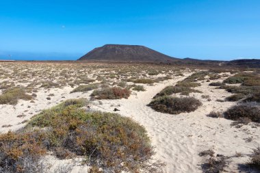 İsrail 'in güneyindeki Negev Adası' nın dağlarındaki çöl manzarası.