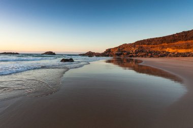 Sahilde güzel bir gün batımı
