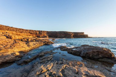 Deniz kıyısının güzel manzarası