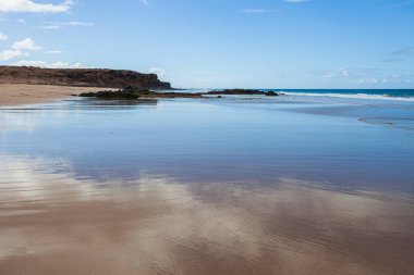 Deniz kıyısının güzel manzarası