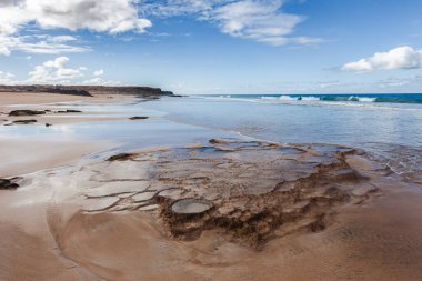 Deniz kıyısının güzel manzarası
