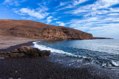 Deniz kıyısının güzel manzarası