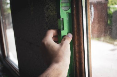 yoğunlaştırılmış inşaatçı özel araç tutuyor