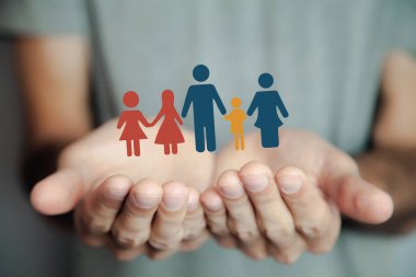Kağıt aile hafif arkaplanda