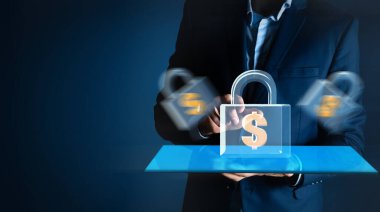 Sanal ekranda para işaretine basan iş adamı