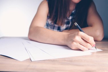 Ofiste çalışan kadın.