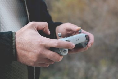 Uzaktan kumandalı el