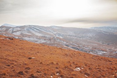 Dağlarda bir dağ manzarası